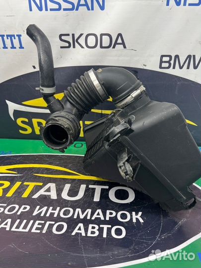 Корпус воздушного фильтра правый Kia Stinger 1