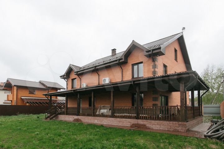 Коттедж 450 м² на участке 12 сот.