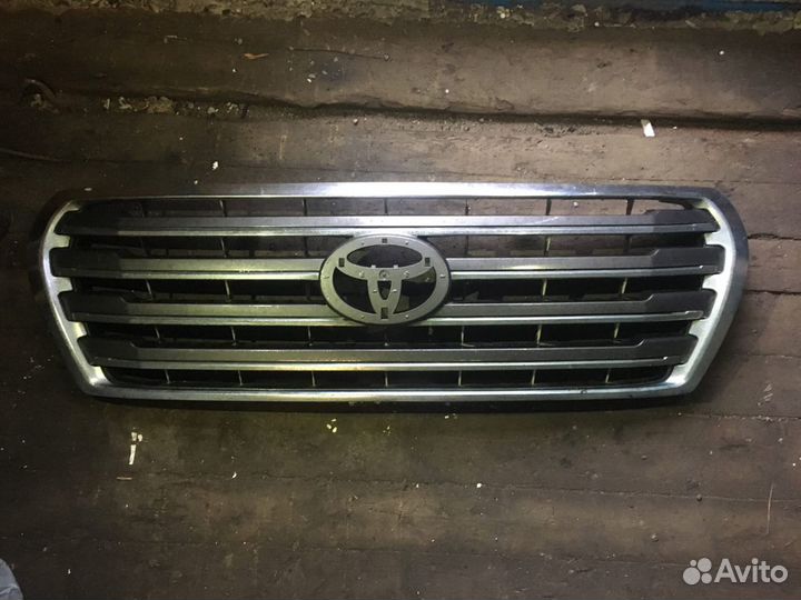 Решётка радиатора toyota land cruiser