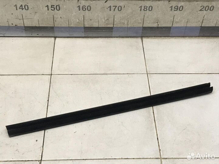 Уплотнитель (внутри) Octavia (A5 1Z) 2004-2013