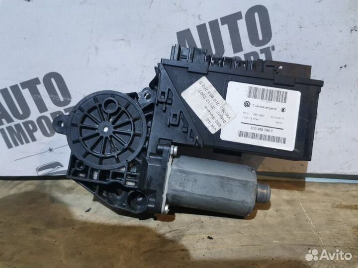 Моторчик стеклоподъемника задний левый Volkswagen