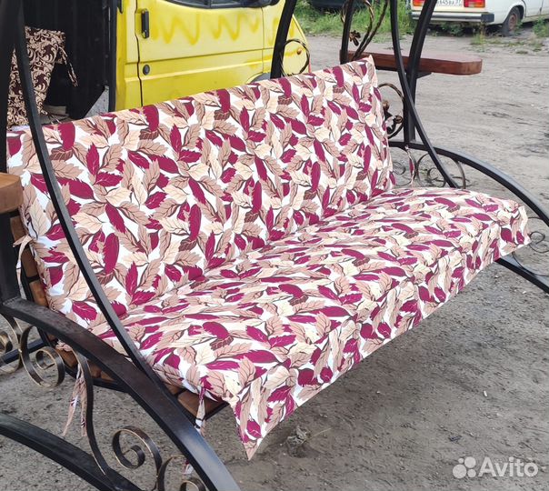 Качель красивая с вензелями