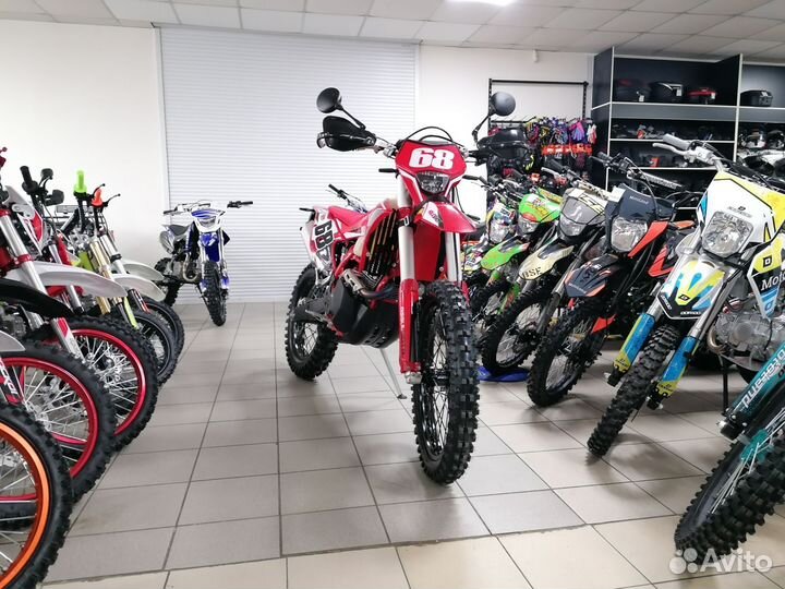 Мотоцикл Regulmoto Holeshot Red Edition (4 valves)