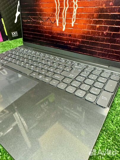 Ноутбук новый i7/16/512