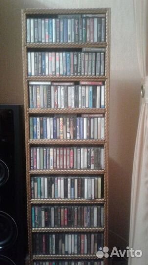 Продам полку ручной с касетами