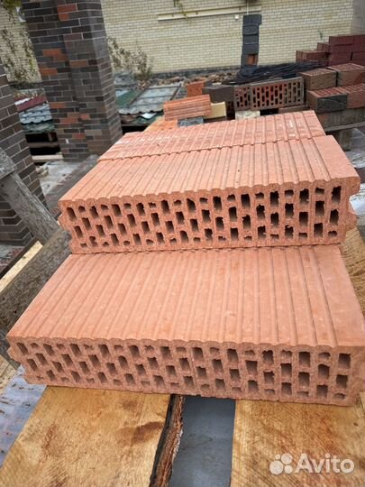 Кирпич красный