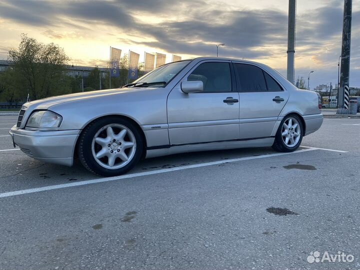 Mercedes-Benz C-класс 2.2 AT, 1995, битый, 230 000 км