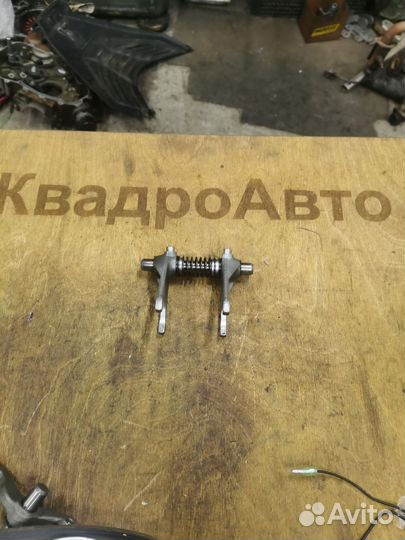 Ось с вилками в сборе Yamaha Grizzli 700