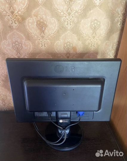 Монитор LG 22