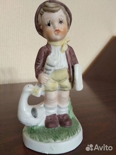 Фарфоровая статуэтка 