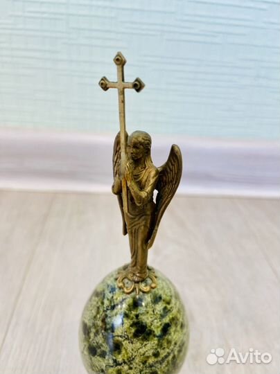 Яйцо пасхальное с Архангелом, камень-змеевик