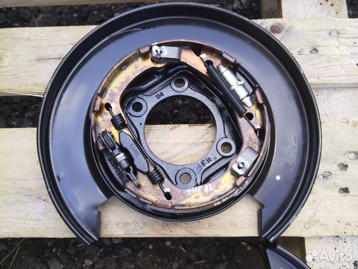 Щиток тормозного диска задний Kia K5