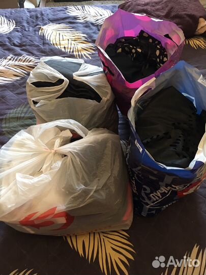 4 пакета с женской одеждой
