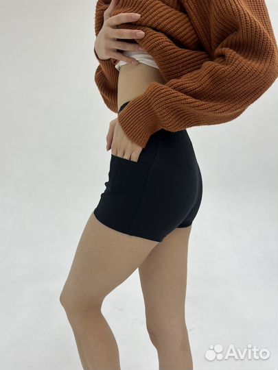 Спортивные короткие шорты