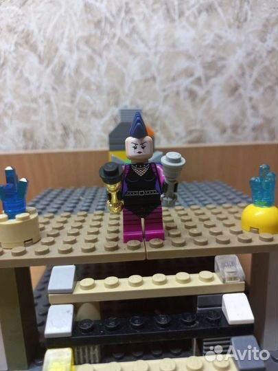 Lego минифигурка реперша с микрофоном