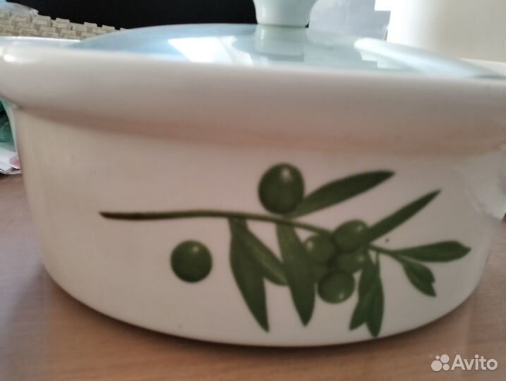 Утятница керамическая с крышкой в корзине из ротан