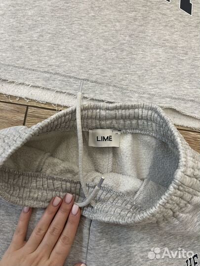 Продам спортивный костюм lime