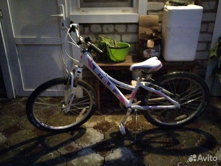 Велосипед белый не на ходу на запчасти