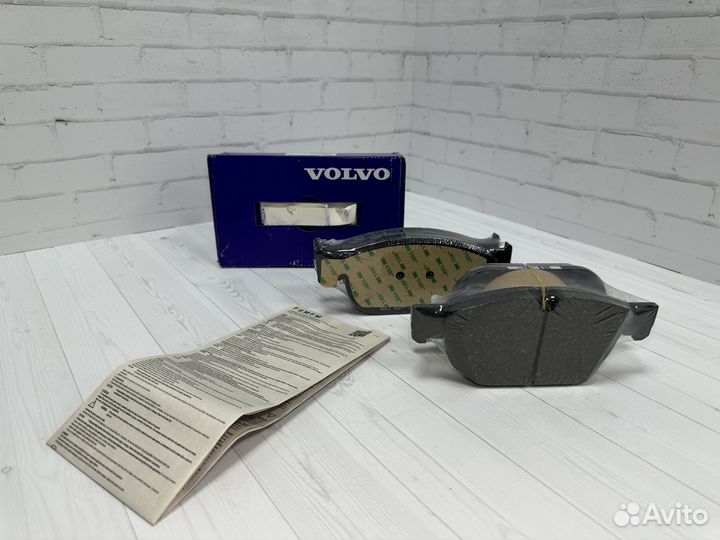 Колодки дисковые передние Volvo XC90 31665288
