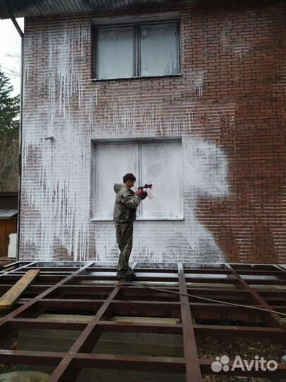 Выездная мойка фасадов, техники, крыш