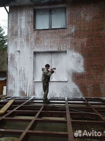 Выездная мойка фасадов, техники, крыш