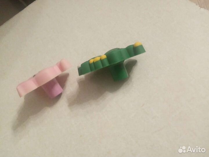 Ручки, уголки, крючки и другие хозмелочи