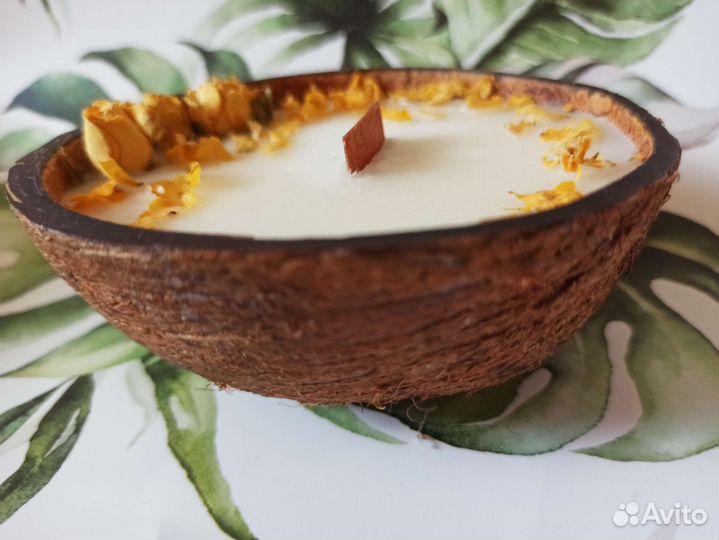 Свечи в кокосе