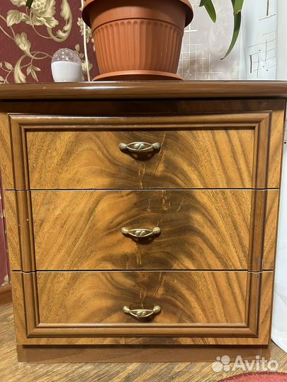 Трюмо трельяж зеркало, тумбочка, пуфик