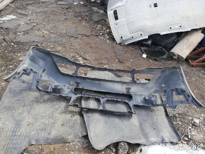 Бампер передний BMW X3 E83