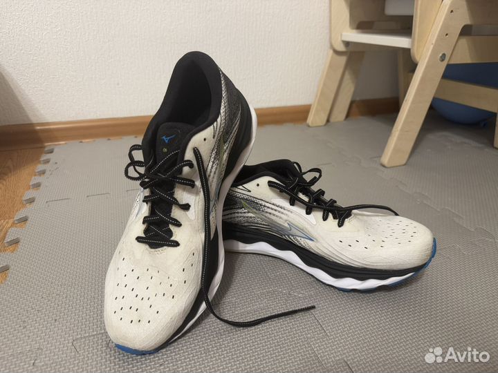 Кроссовки Mizuno Wave Sky 6
