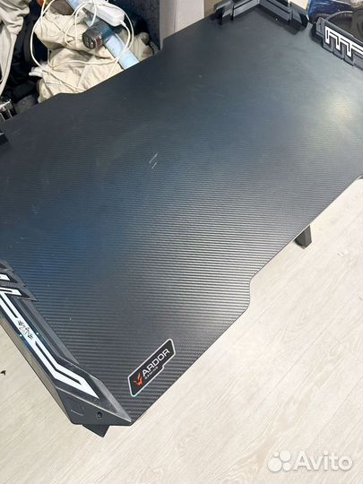 Компьютерный стол игровой с подсветкой