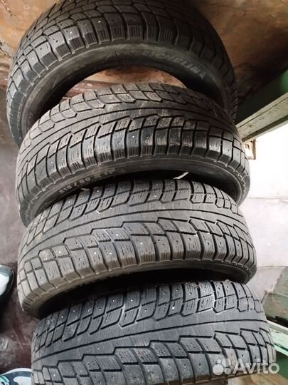 Michelin Latitude X-Ice North 215/60 R17