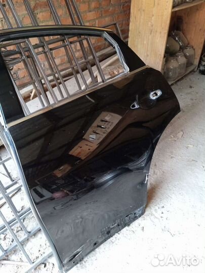 Задний левый дверь на Infiniti FX50