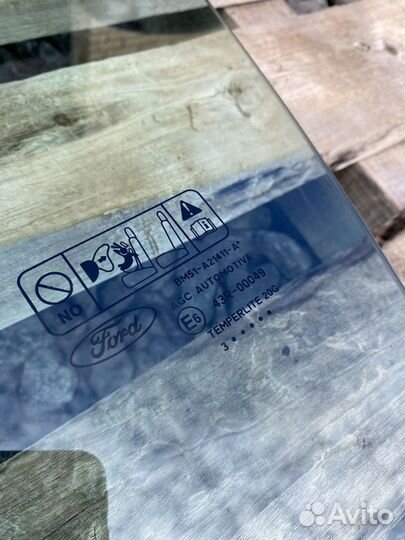 Стекло двери передней левой Ford Focus (III) III