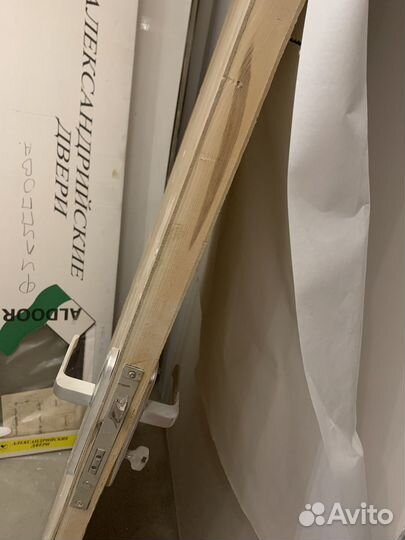 Дверь входная деревянная