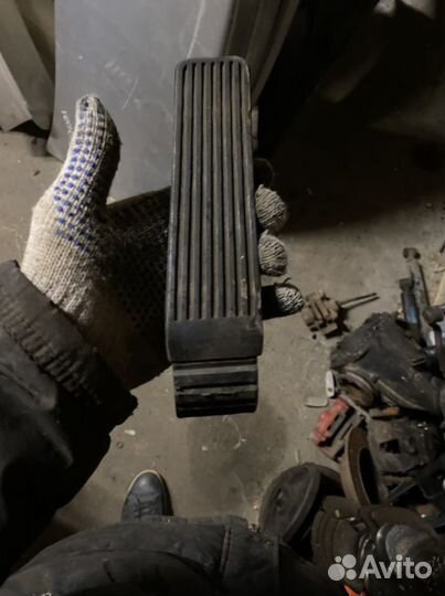 Педаль газа Mercedes W210