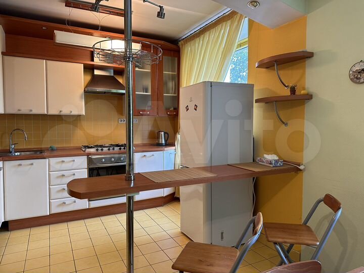 2-к. квартира, 72 м², 3/5 эт.