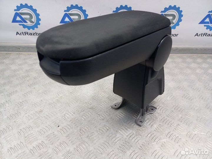 Подлокотник Volkswagen Polo 5 MK5 1.6 cfna 105Л.С