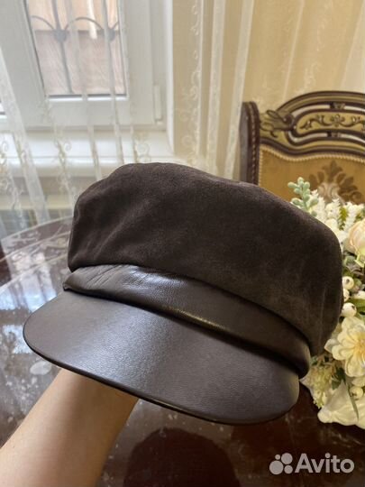 Кепка кожаная женская