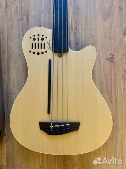 Бас Гитара Godin. Электро акустическая безладовая