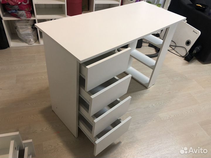 Письменный стол