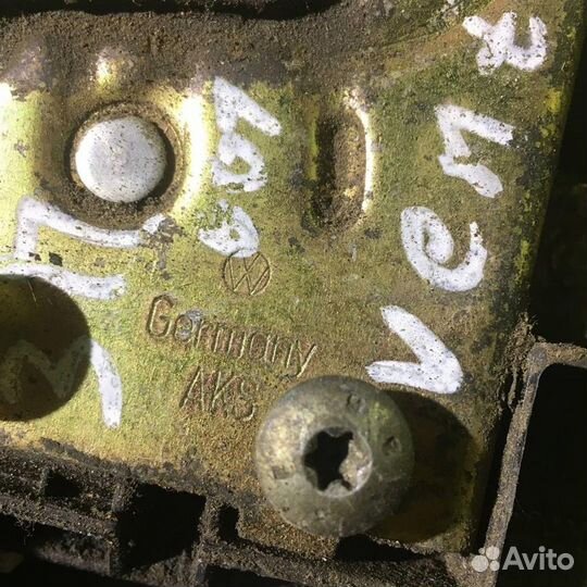 Замок двери задней правой Фольксваген Гольф 3 Ве