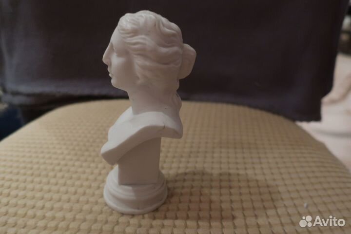 Фарфоровый бюст Женщина