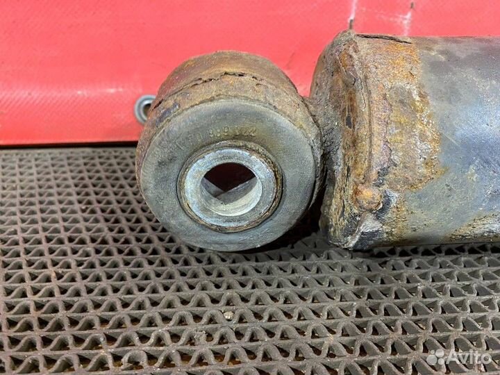 Амортизатор задний