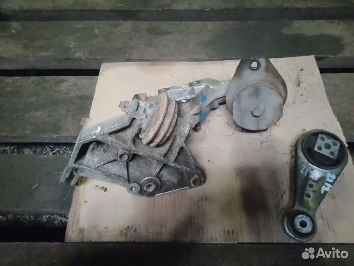 Подушка двигателя Vaz 2110