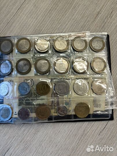 Альбом с коллекционными монетами (разными)