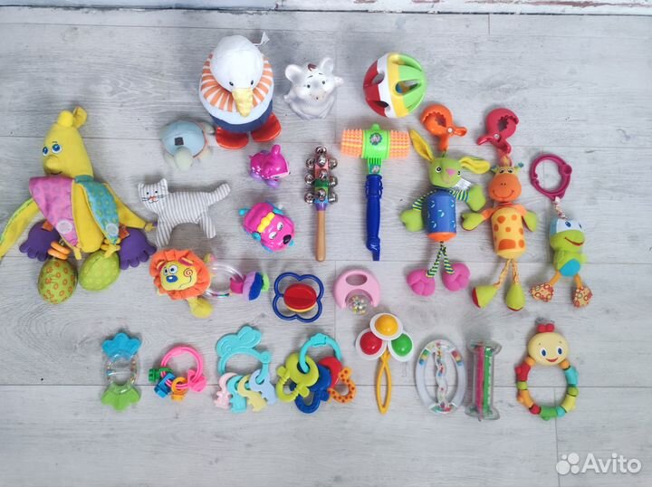 Развивающие игрушки для малышей пакетом