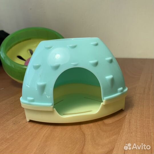 Колесо и дом для мелких грызунов