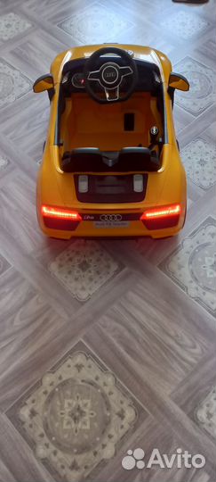 Детский электромобиль бу AUdi R8