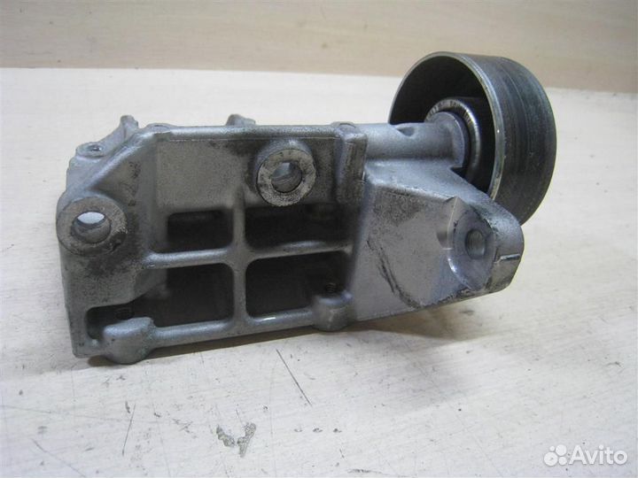 Кронштейн компрессора кондиционера Subaru Legacy